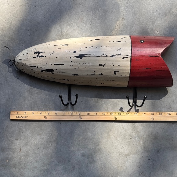Vintage Beach/Fish Wall Hook in Red and Cream - Picture 2 of 4
